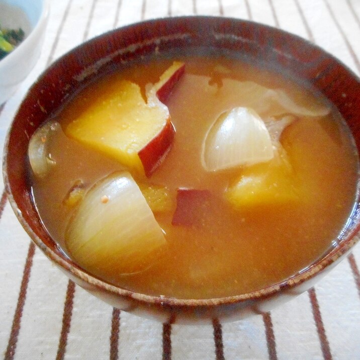 さつま芋と玉ねぎの味噌汁